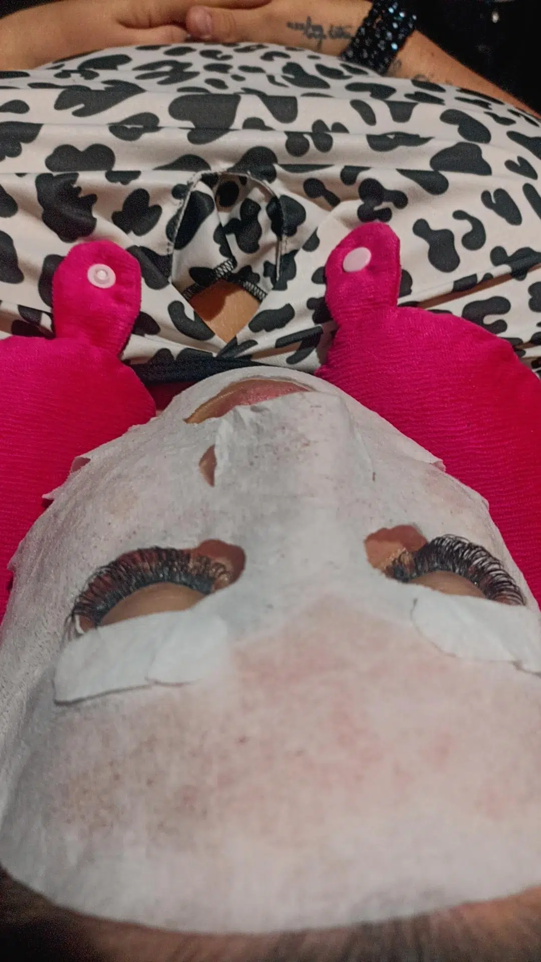 Sua pele anda opaca, com cravos ou acne? Talvez o que esteja faltando é uma limpeza de pele profissional! Resultados reais começam na base: limpeza + preparo + tratamento. Agende a sua e sinta a diferença!